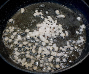 cipolla in cubettini soffritta cipolla in cubettini soffritta