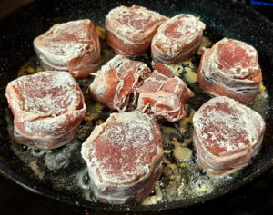 Medaglioni di maiale e pancetta - rosolatura 1 Medaglioni di maiale e pancetta - rosolatura 1