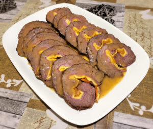 tasca di manzo ripiena - servito tasca di manzo ripiena - servito