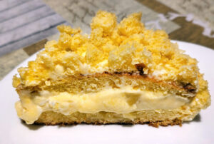 torta mimosa - sezione torta mimosa - fetta