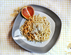 Tagliolini con noci e arance