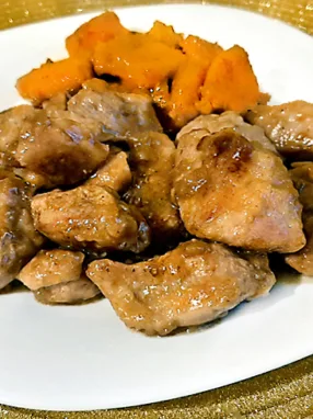 agnello in agrodolce servito