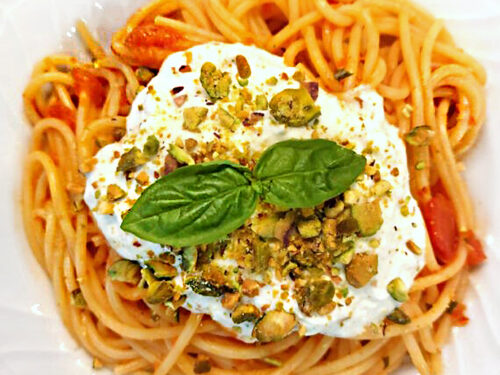 pasta con pomodorini stracciatella e pistacchi - piatto pronto