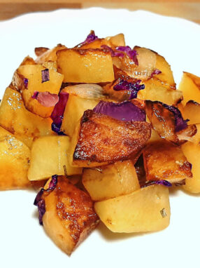 patate e cipolle in padella