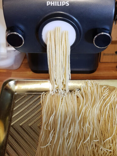 macchina per la pasta - spaghetti