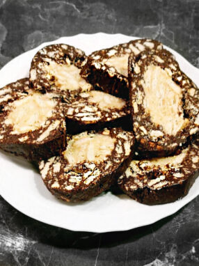 salame bicolore al cioccolato - affettato