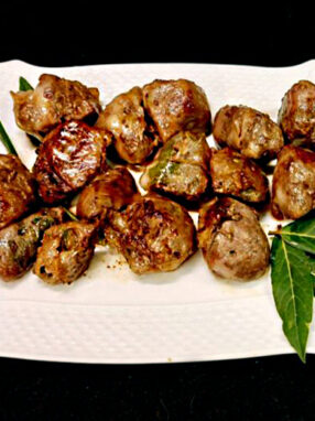 fegatelli di maiale in rete alla toscana - piatto finito