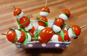 Spiedini mozzarella e pomodorini