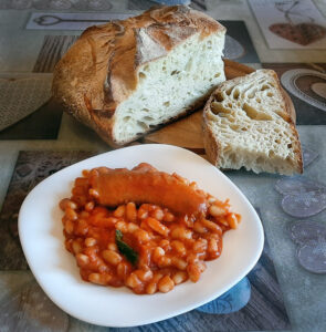 Salsicce con fagioli all’uccelletto