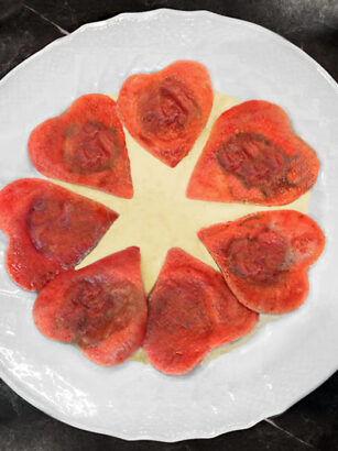 ravioli rossi a cuore - piatto finito