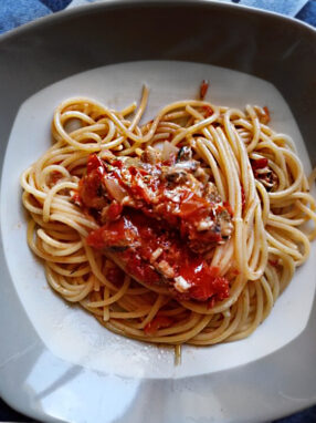 spaghetti pomodoro e sarde