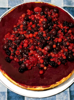 cheesecake con coulis ai frutti di bosco finale