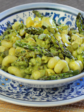 cavatappi agli asparagi vegan