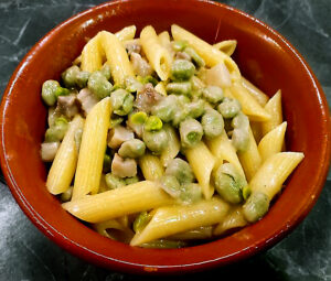 Pasta fave, pancetta e pecorino