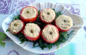 Pomodori freddi ripieni di tonno