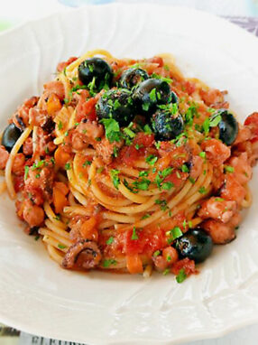 spaghetti al ragù di polpo - pronti