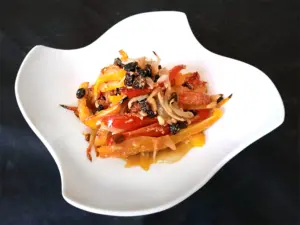 Peperoni con uvetta e pinoli