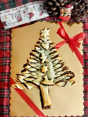 Albero di Natale di pasta sfoglia