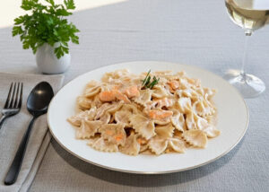 Farfalle alla vodka, salmone e panna