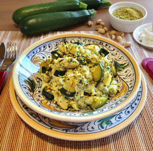 Fusilli con crema di zucchine, ricotta e pistacchi