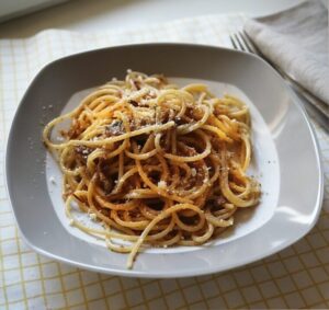 Spaghetti di mare con acciughe (o alici)
