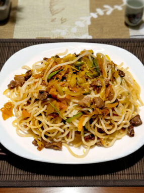 Noodles o spaghetti di riso con verdure