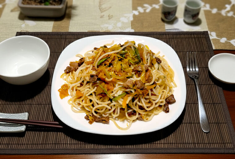 Noodles o spaghetti di riso con verdure