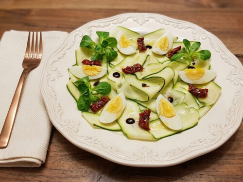 carpaccio zucchine uovo valeriana