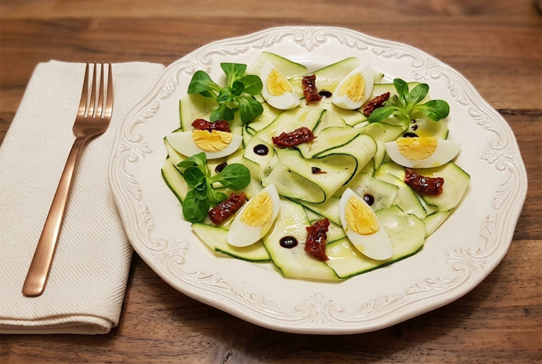 carpaccio zucchine uovo valeriana